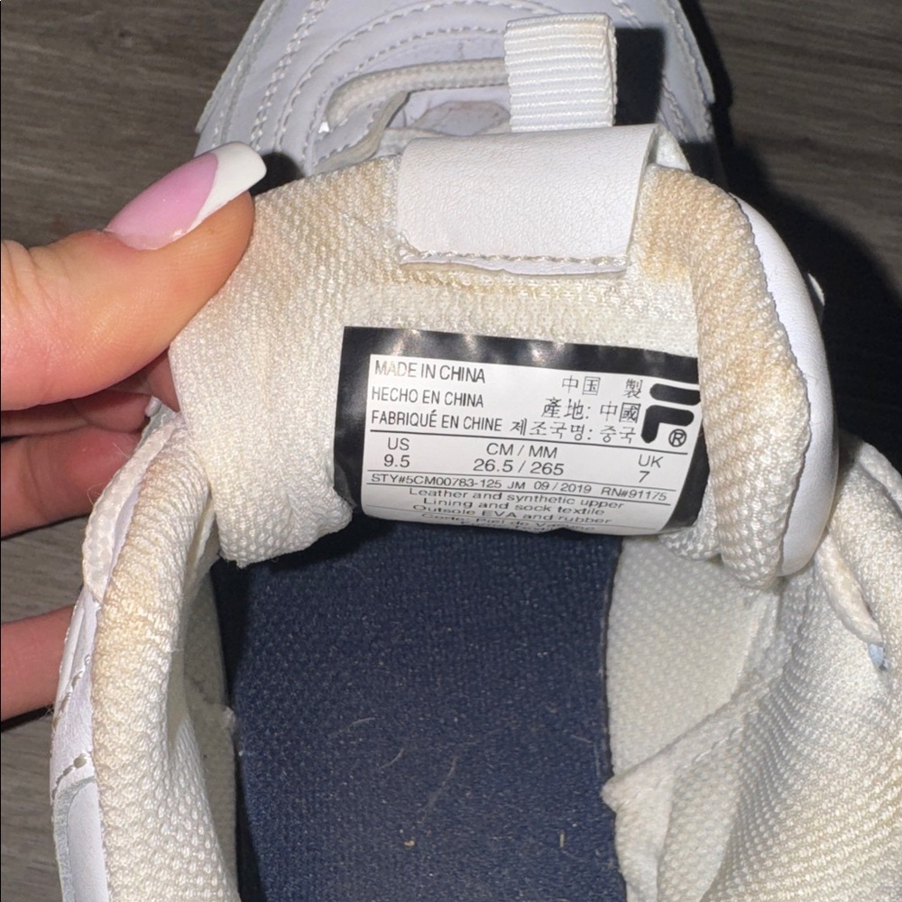 Fila Classic White Athletic Shoes - Picture 4 of 4